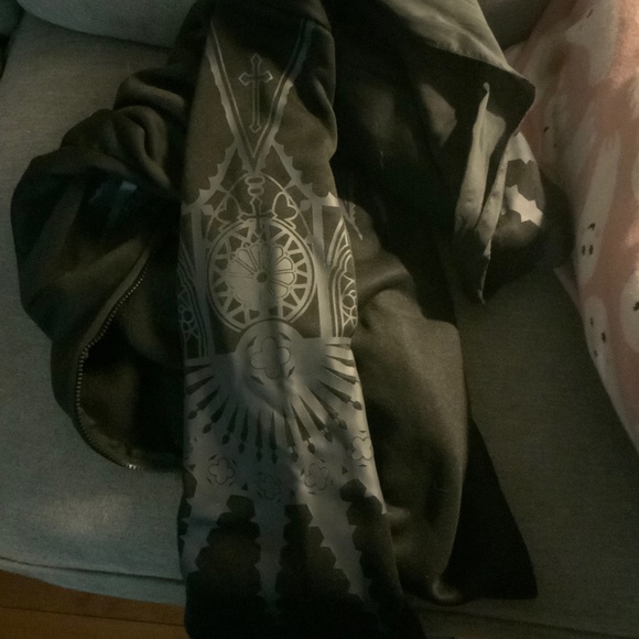 Gothic cathedral design cloak style hoodie - Picture 4 of 7